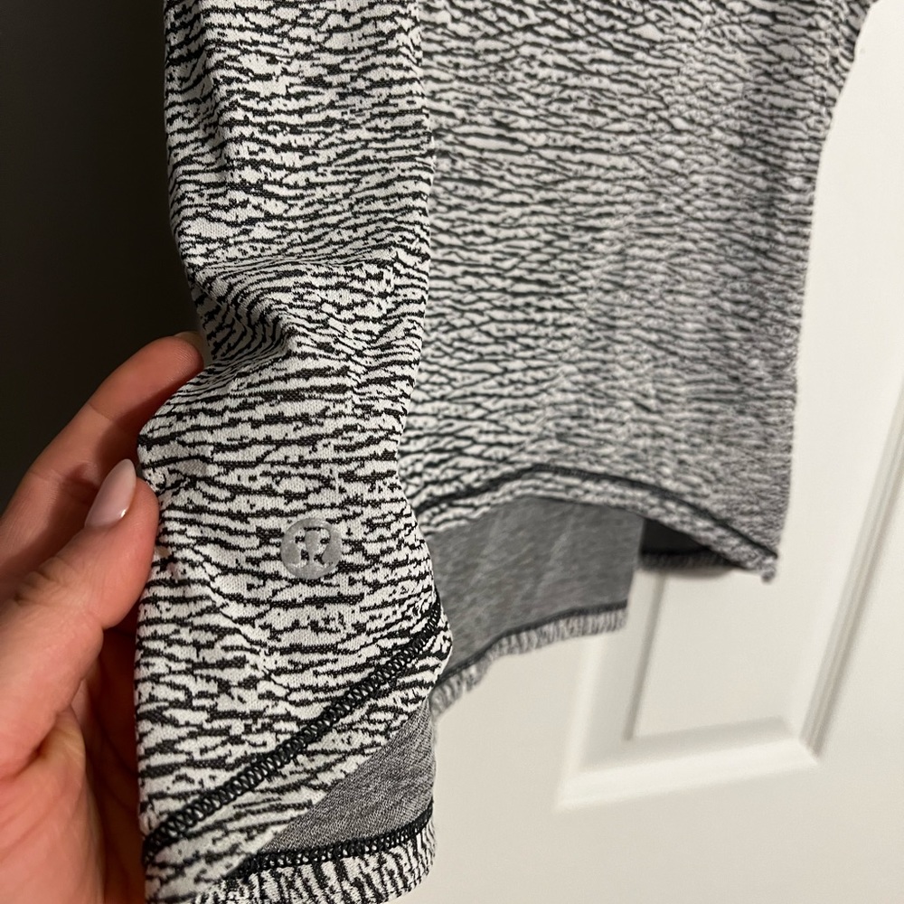 Never worn, lululemon tank - Picture 3 of 3